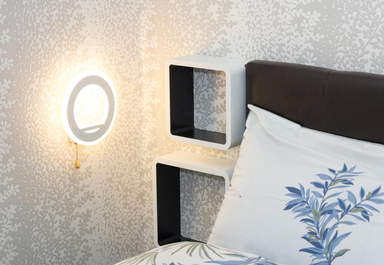 Acrylic & Pastel Apartments فارنا المظهر الخارجي الصورة