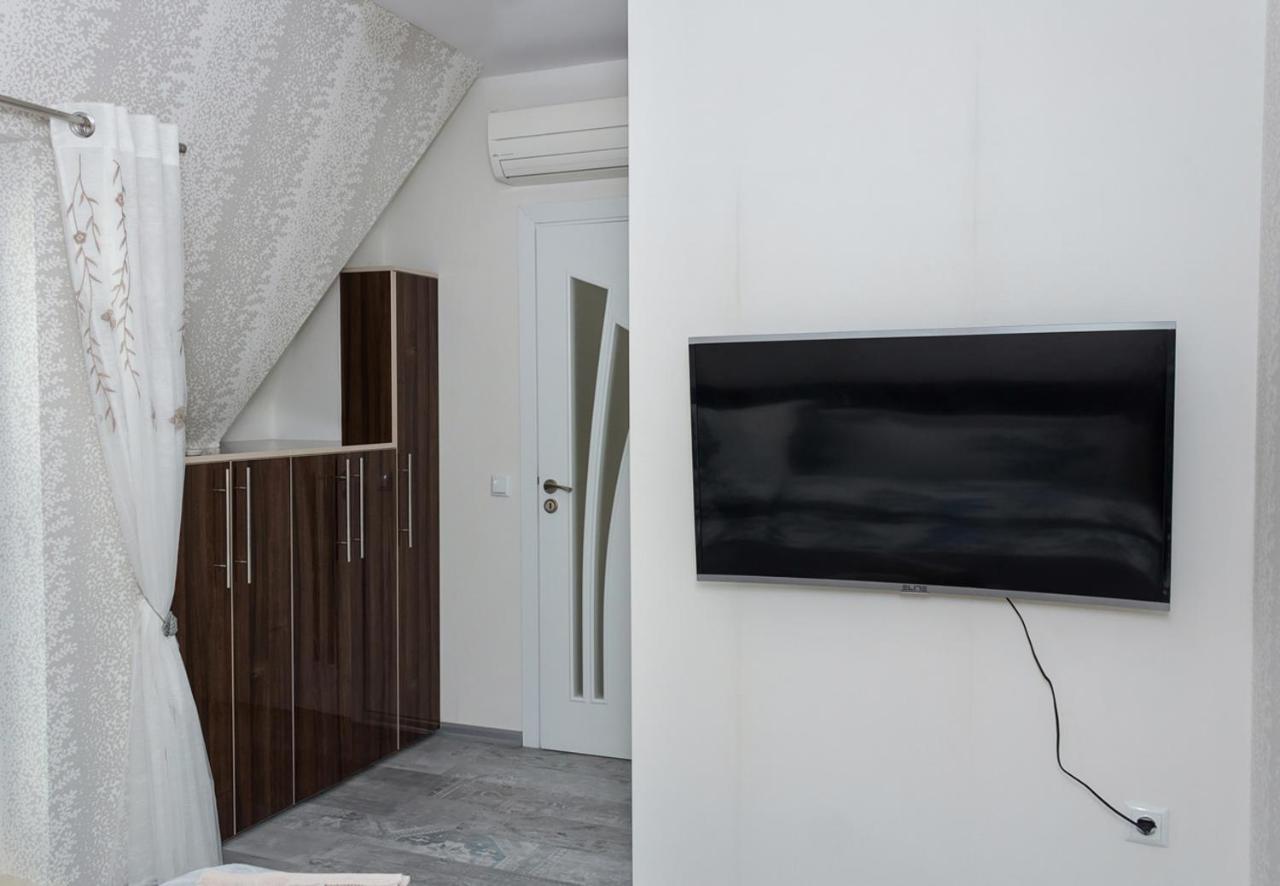 Acrylic & Pastel Apartments فارنا المظهر الخارجي الصورة