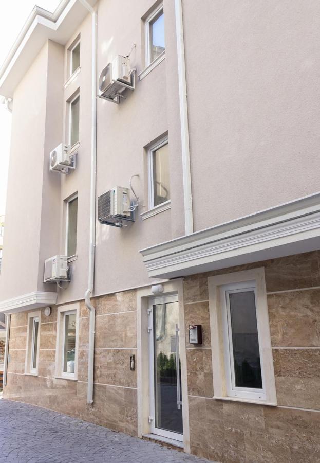 Acrylic & Pastel Apartments فارنا المظهر الخارجي الصورة