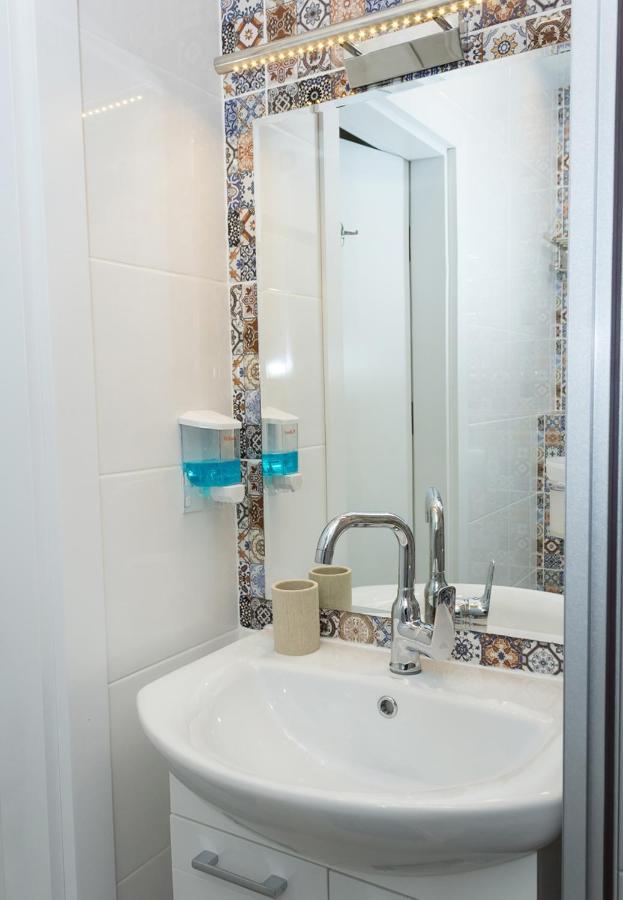 Acrylic & Pastel Apartments فارنا المظهر الخارجي الصورة