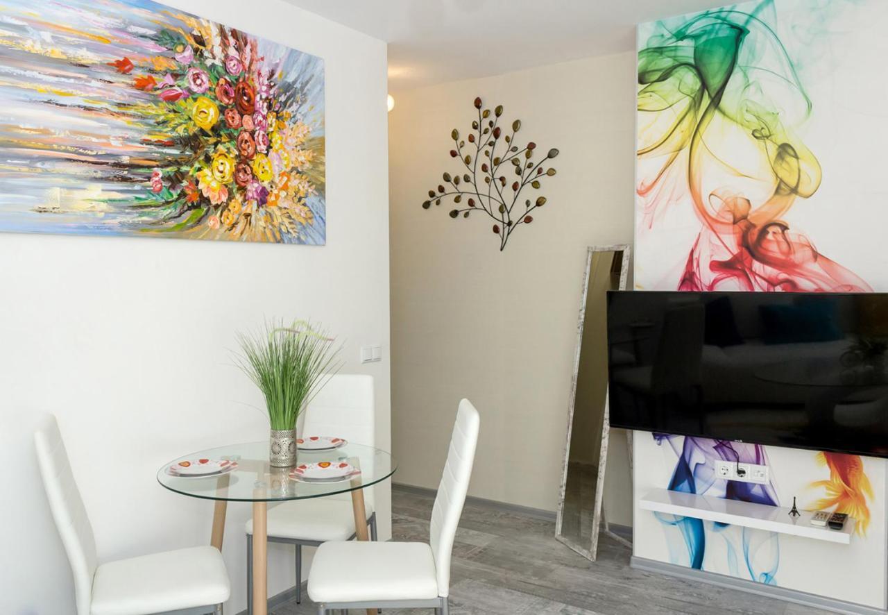 Acrylic & Pastel Apartments فارنا المظهر الخارجي الصورة